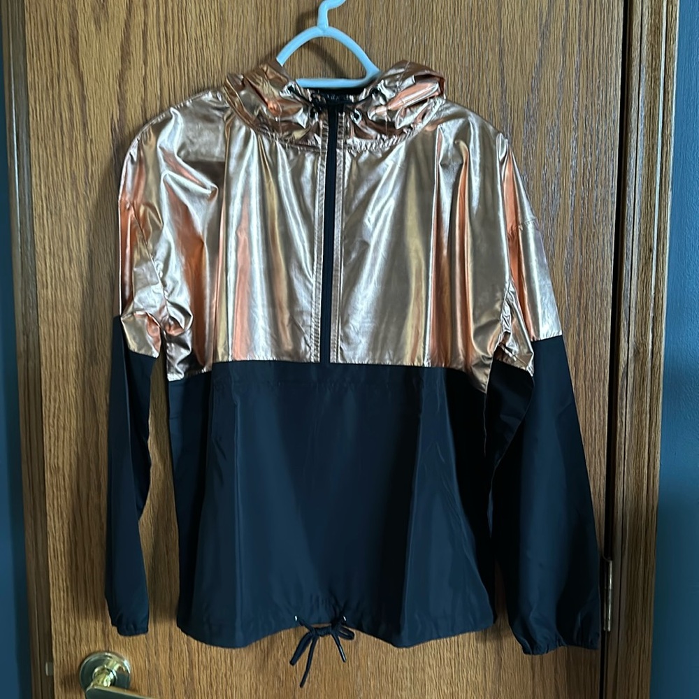 Vogo Athletics size medium wind breaker. Never worn!
